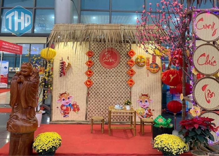Gian Hang Hoi Cho Xuan Cho Truong Hoc