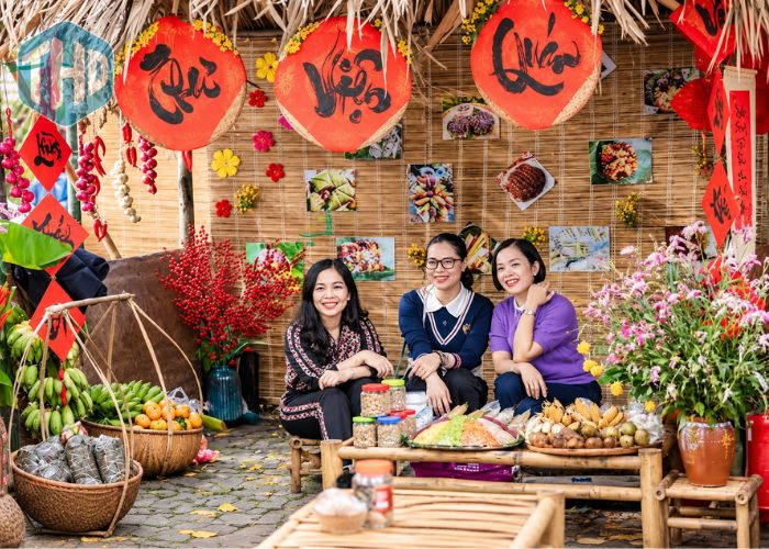 Trang Tri Gian Hang Am Thuc Hoc Sinh